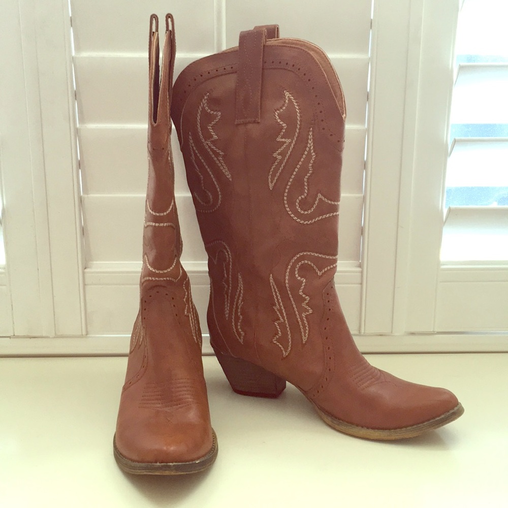 Very Volatile Raspy Tan Western style boots